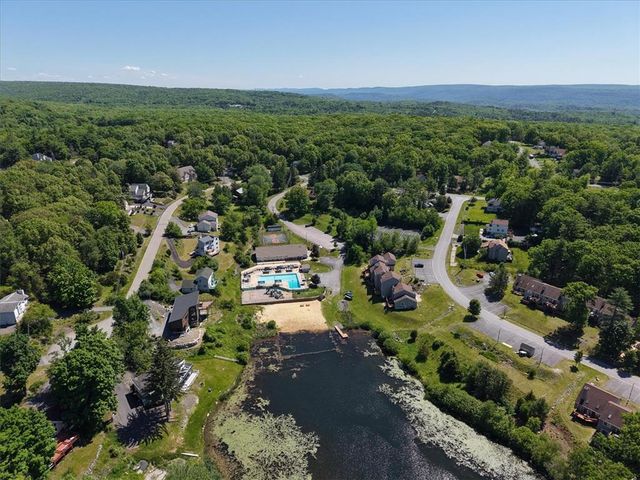 3322 Windermere Drive, Lehman Twp, PA 18324