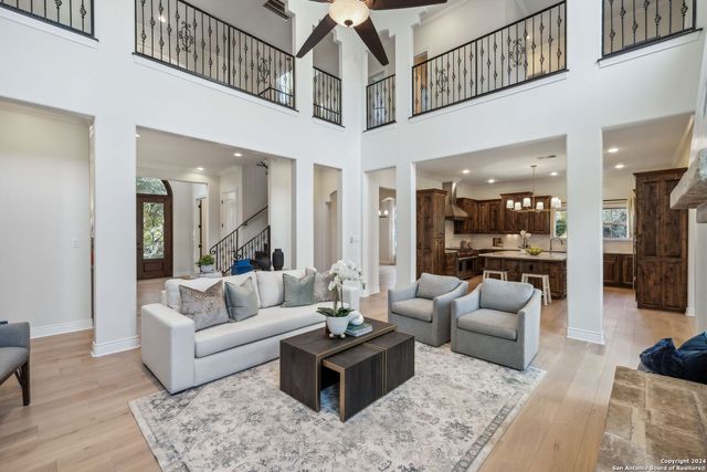 1005 Wiltshire, Terrell Hills, TX 78209