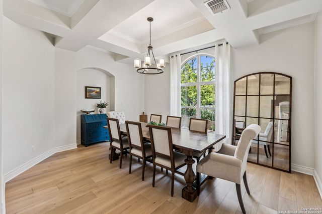 1005 Wiltshire, Terrell Hills, TX 78209