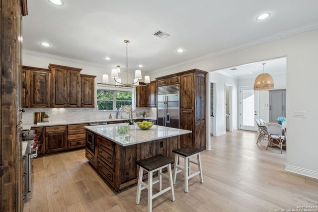 1005 Wiltshire, Terrell Hills, TX 78209