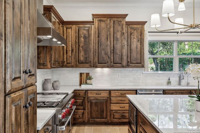 1005 Wiltshire, Terrell Hills, TX 78209