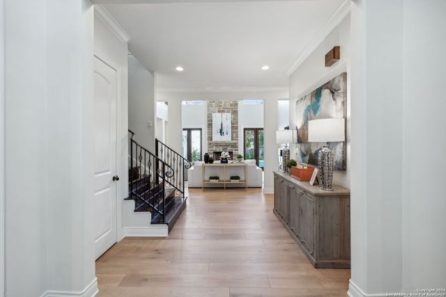 1005 Wiltshire, Terrell Hills, TX 78209