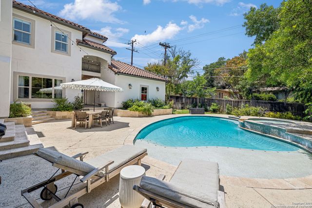 1005 Wiltshire, Terrell Hills, TX 78209