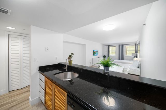 834 Ocean Drive 406, Miami Beach, FL 33139