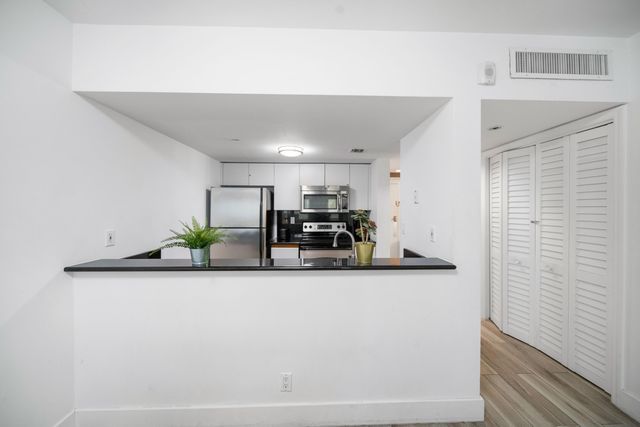 834 Ocean Drive 406, Miami Beach, FL 33139