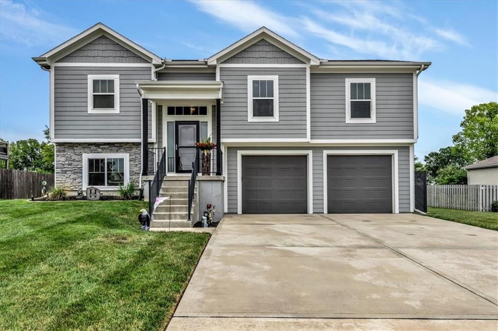 1704 Mulberry Street, Pleasant Hill, MO 64080