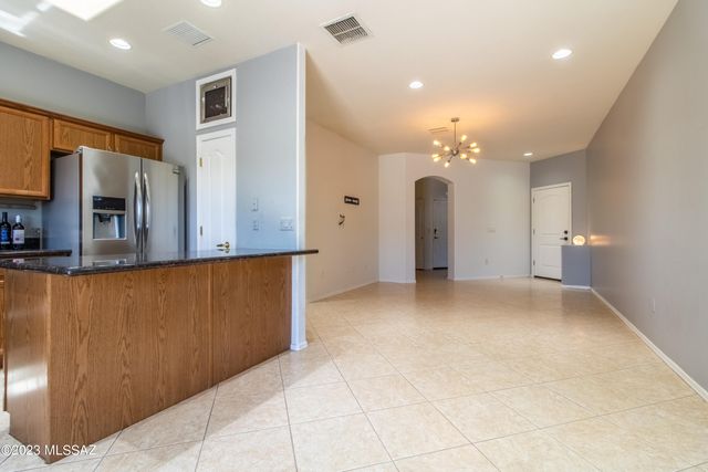 5529 N Silver Stream Way, Tucson, AZ 85704