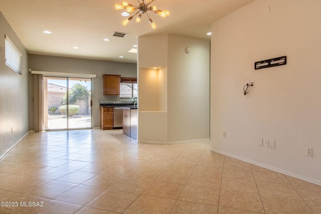 5529 N Silver Stream Way, Tucson, AZ 85704