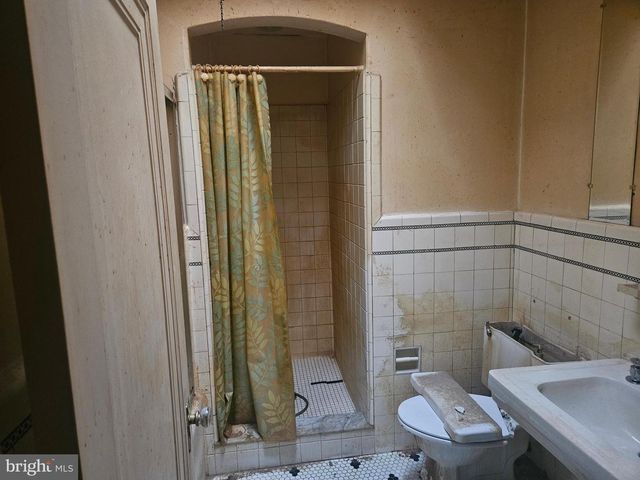 6112 N 6TH ST N, Philadelphia, PA 19120