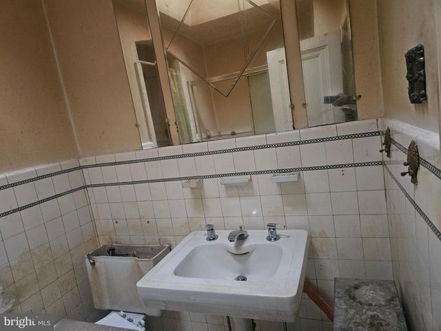 6112 N 6TH ST N, Philadelphia, PA 19120