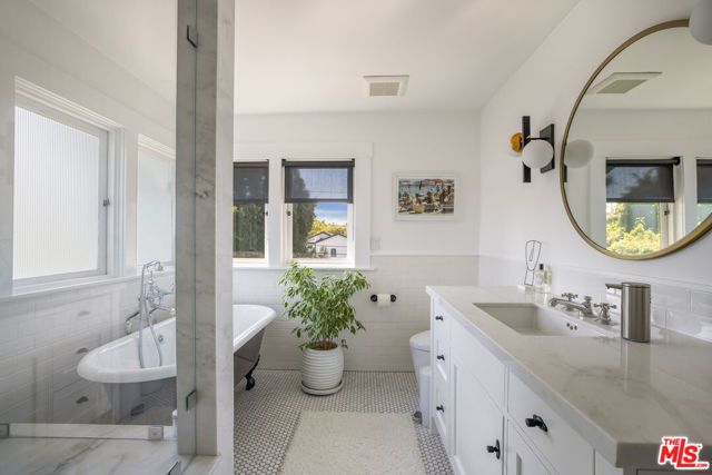 221 S St Andrews Place, Los Angeles, CA 90004