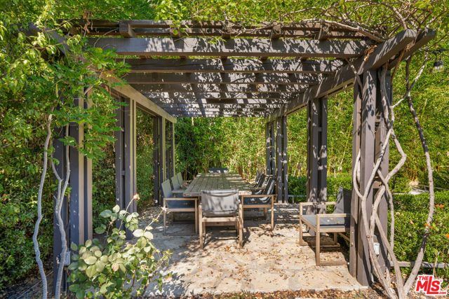 221 S St Andrews Place, Los Angeles, CA 90004