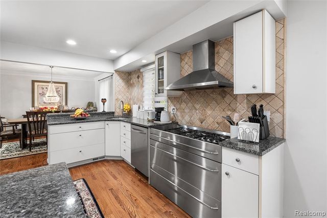 3325 Newgate Drive, Troy, MI 48084