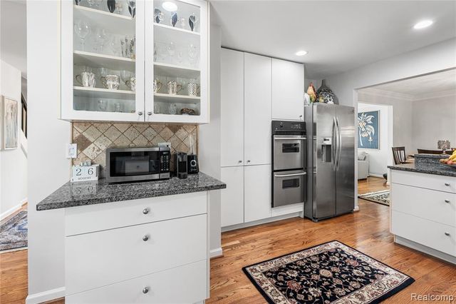 3325 Newgate Drive, Troy, MI 48084