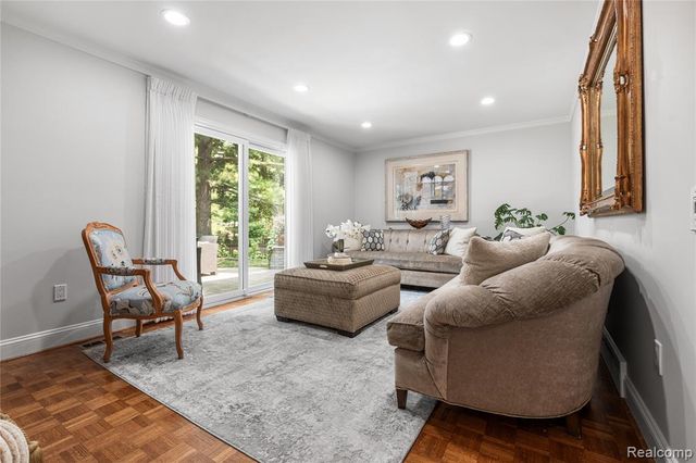 3325 Newgate Drive, Troy, MI 48084