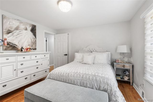 3325 Newgate Drive, Troy, MI 48084