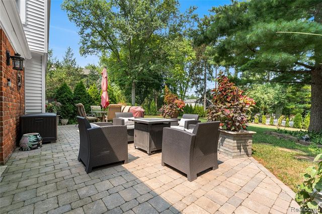 3325 Newgate Drive, Troy, MI 48084