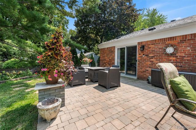 3325 Newgate Drive, Troy, MI 48084