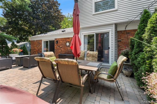 3325 Newgate Drive, Troy, MI 48084