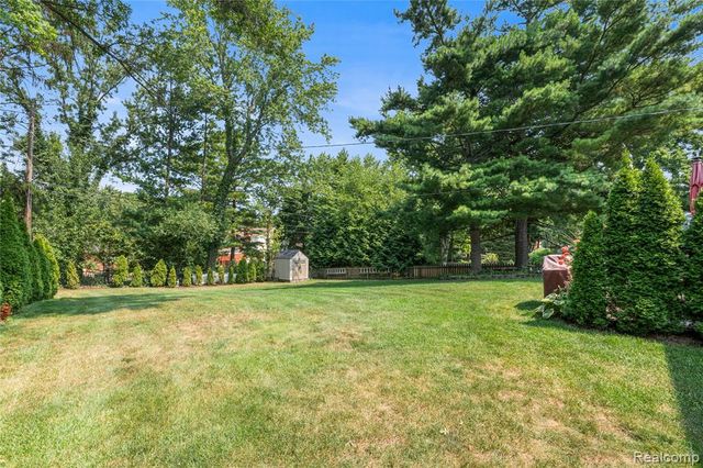 3325 Newgate Drive, Troy, MI 48084