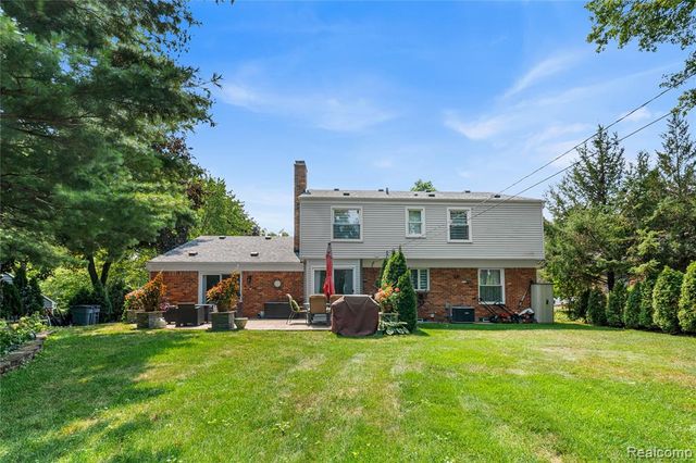 3325 Newgate Drive, Troy, MI 48084