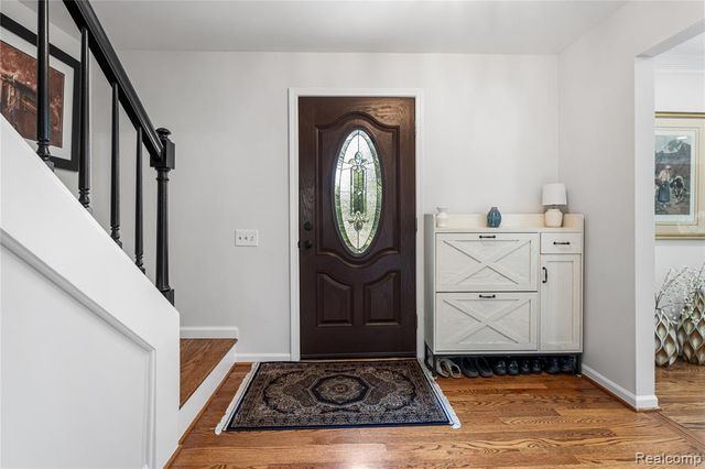 3325 Newgate Drive, Troy, MI 48084