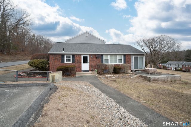 86 Old Farms Lane 86, New Milford, CT 06776
