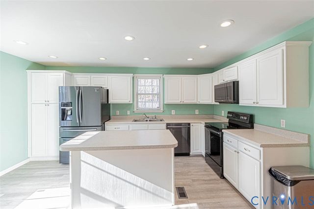 351 Lake Caroline Dr, Ruther Glen, VA 22546