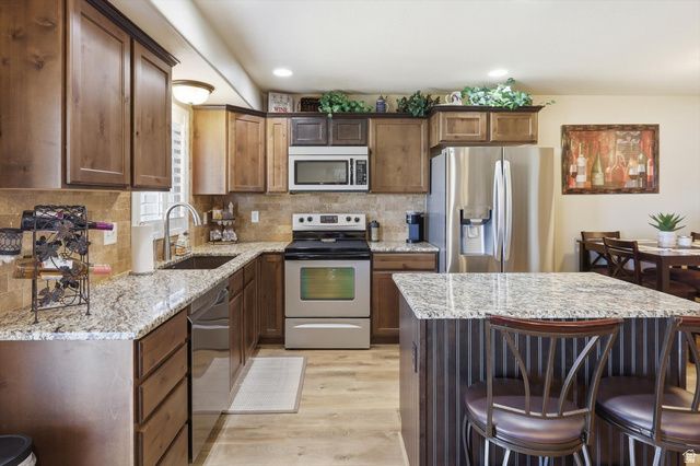 1830 W 5050 S, Roy, UT 84067
