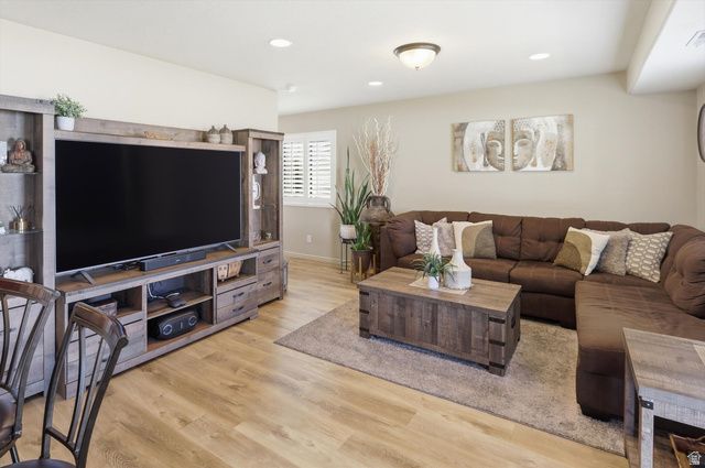 1830 W 5050 S, Roy, UT 84067