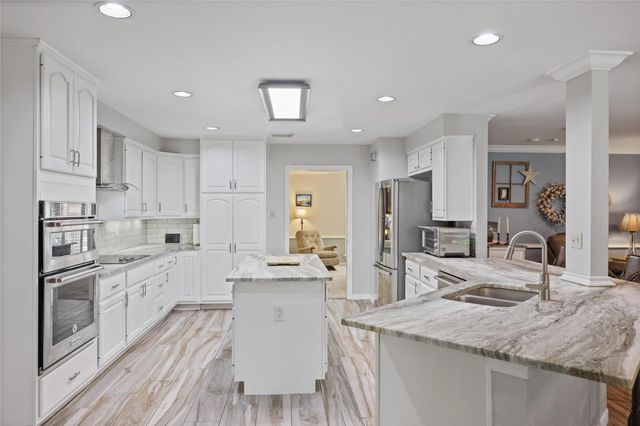 22811 Trailwood Lane, Tomball, TX 77375