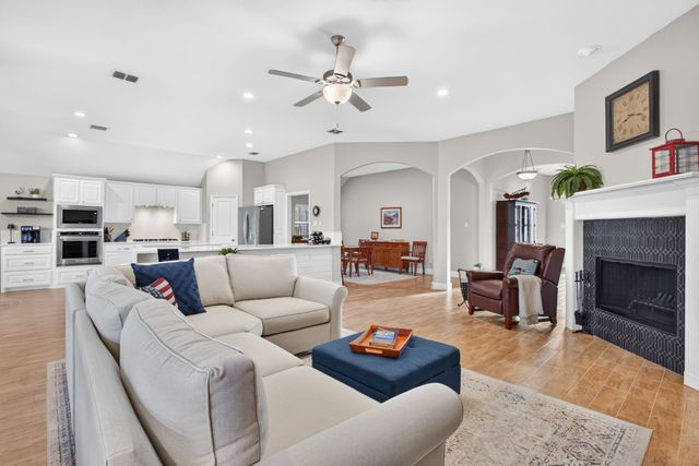 7208 Tour Trail, Benbrook, TX 76126