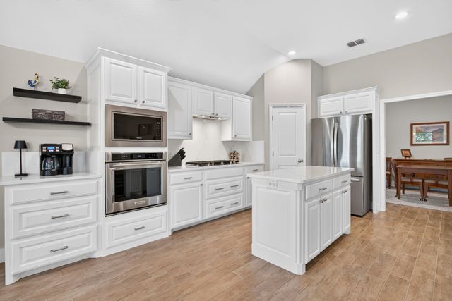 7208 Tour Trail, Benbrook, TX 76126