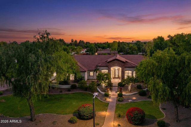 745 E JOHN HENRY Lane, Gilbert, AZ 85296