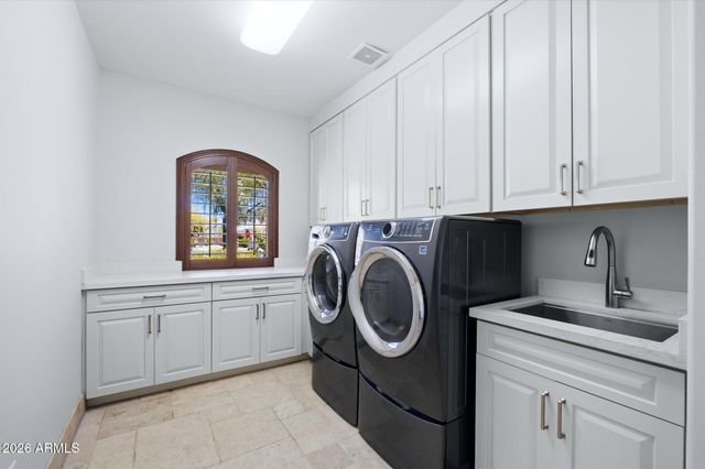 745 E JOHN HENRY Lane, Gilbert, AZ 85296