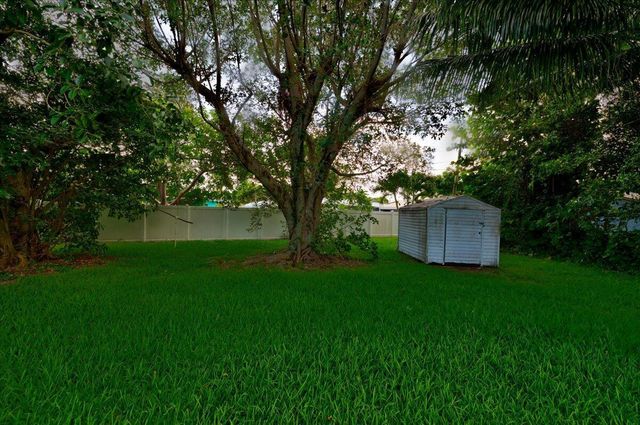 583 NW 12th Terrace, Boca Raton, FL 33486