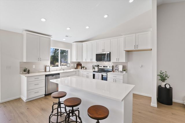 621 S Manifold Ln, Spokane Valley, WA 99016
