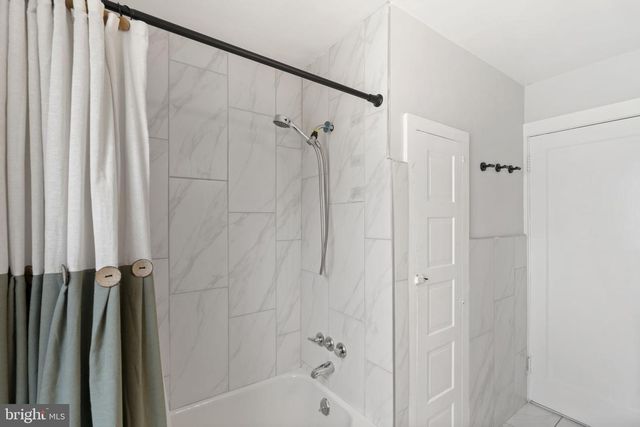 565 GREENWICH AVE, Paulsboro, NJ 08066