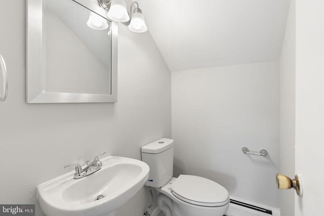 565 GREENWICH AVE, Paulsboro, NJ 08066