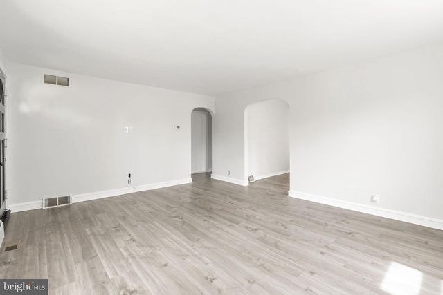 565 GREENWICH AVE, Paulsboro, NJ 08066