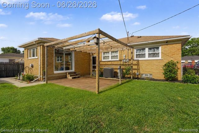 9059 San Jose, Redford, MI 48239