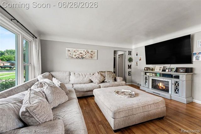 9059 San Jose, Redford, MI 48239
