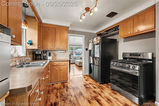 9059 San Jose, Redford, MI 48239