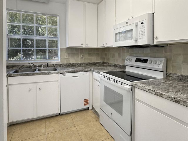 508 BANYON TREE CIRCLE 200, Maitland, FL 32751