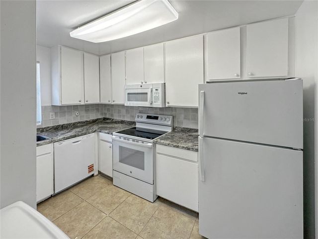 508 BANYON TREE CIRCLE 200, Maitland, FL 32751