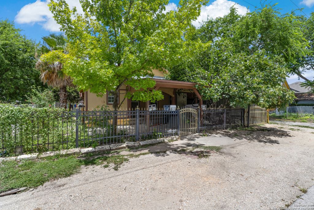 315 N Richter, San Antonio, TX 78207