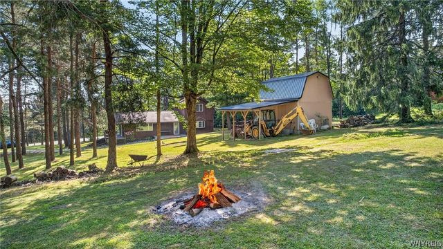 7386 Lower East Hill Road, Boston, NY 14033