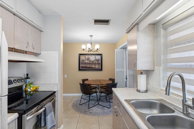 10911 FREEDOM BOULEVARD, Seminole, FL 33772