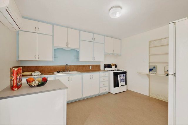 924 Palomas Drive SE, Albuquerque, NM 87108