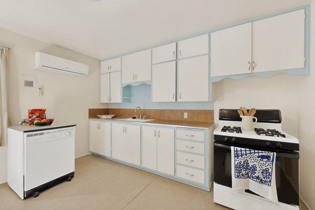 924 Palomas Drive SE, Albuquerque, NM 87108